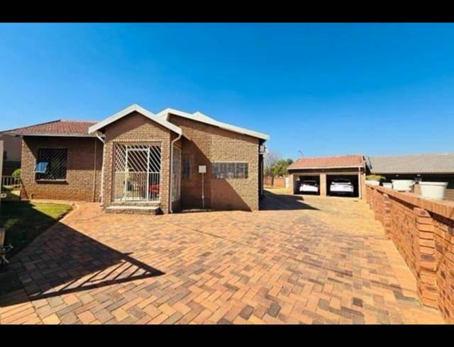 3 BEDROOM HOUSE FOR SALE IN LENASIA SOUTH
